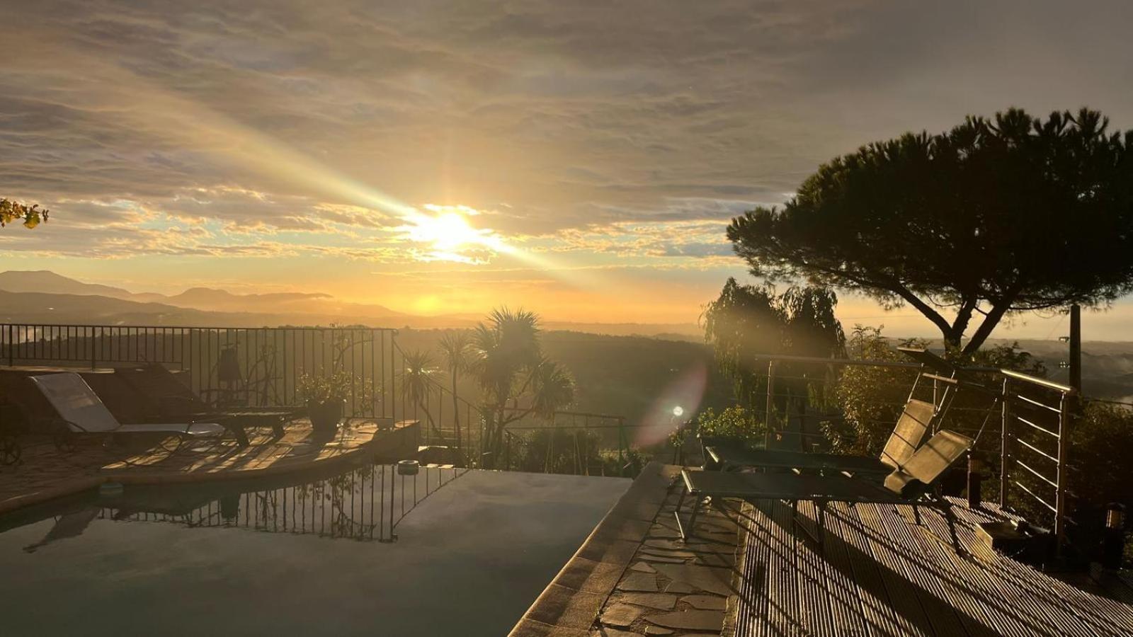 "Aux Balcons Du Riou" Avec Vue Mer 180 Degres Vence Exterior photo